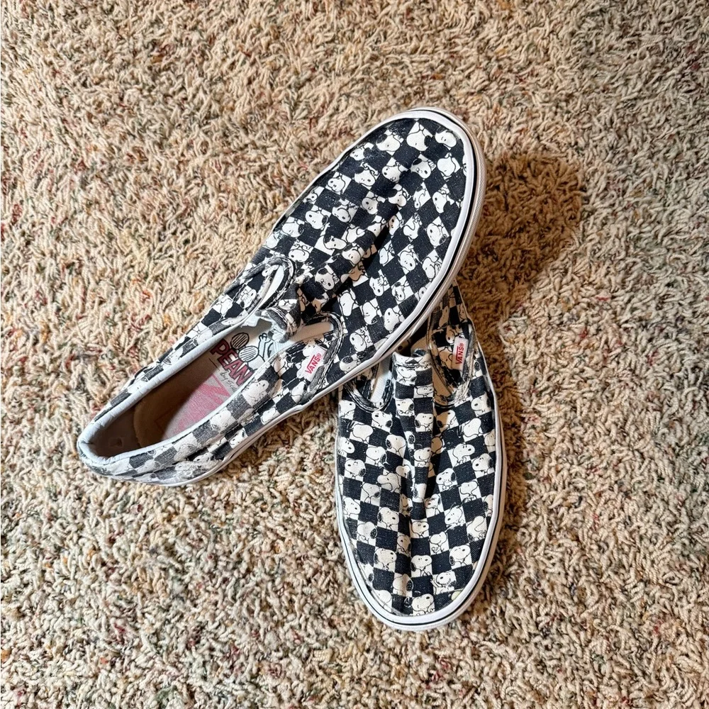 Vans limited edition Peanuts black/white Checkered Slip-Ons that are Snoopy. - Picture 2 of 3